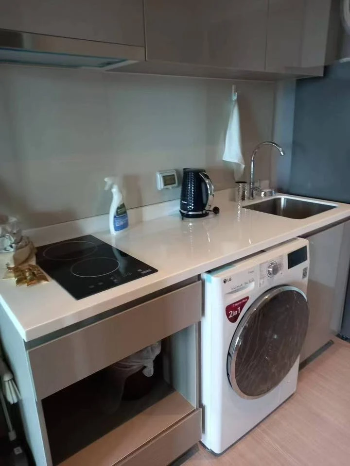 Urgent sale! Life Sukhumvit 62, ready-to-move-in unit, 15th floor, high floor with great view. Fully furnished with appliances. Own it today!