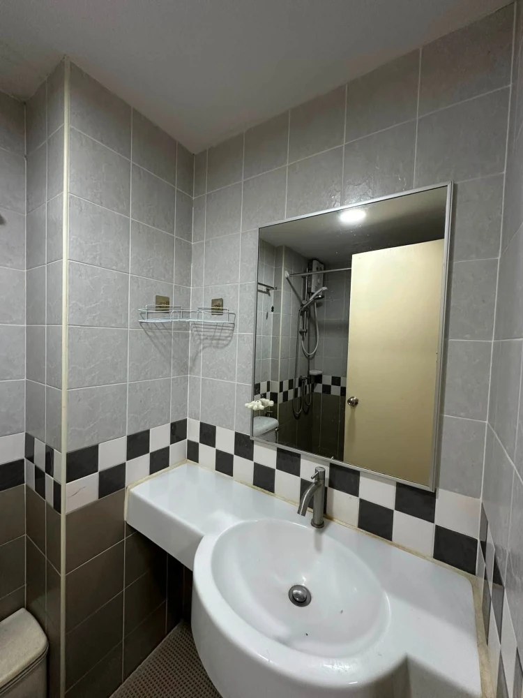 Urgent sale! Lumpini Condo Town Rattanathibet, ready to move in, 2nd floor, BTS view, corner unit for privacy. Book now!