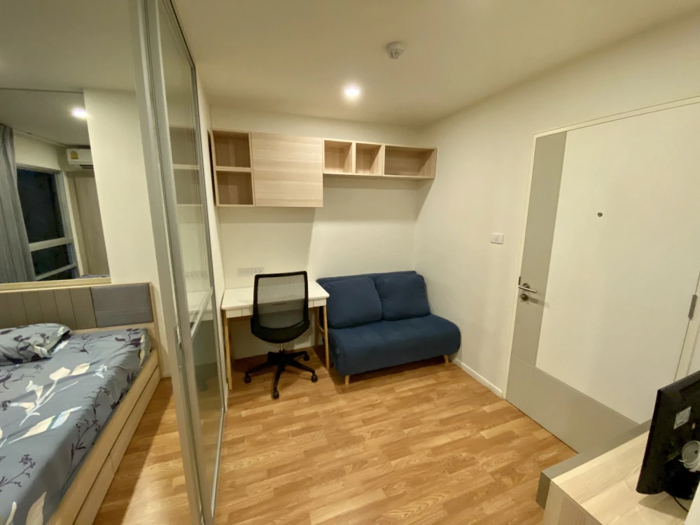 Urgent sale! Lumpini Place Rama 4-Ratchada, ready-to-move-in unit with complete amenities. Book yours today!