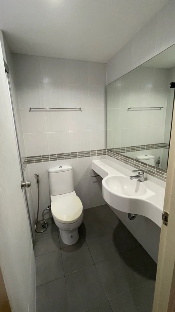 Urgent sale! Lumpini Place Srinakarin-Huamak Station, 21st floor, high view. Hurry and reserve now. Don't miss out!
