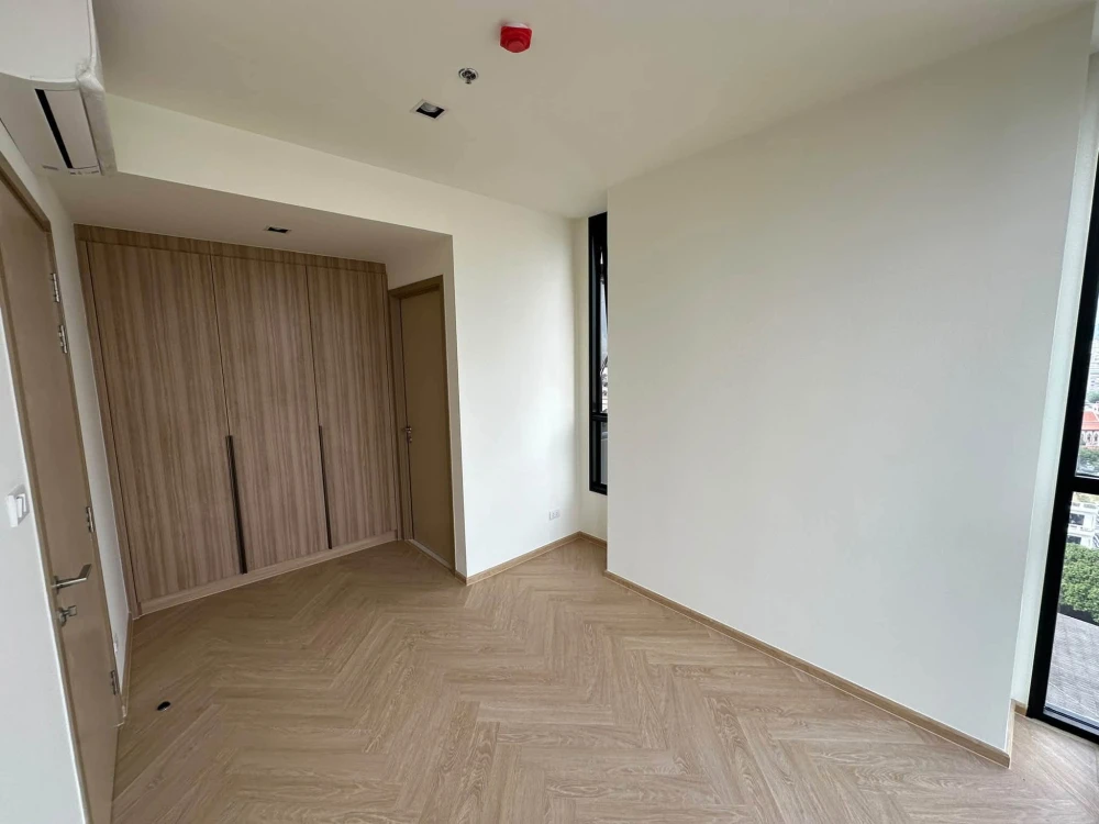 Urgent sale! Na Reva Charoennakhon—spacious unit with ample living space and full facilities. Snap it up now!