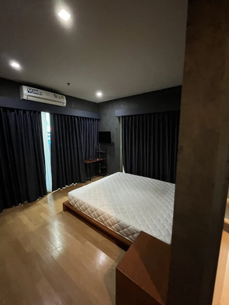 Urgent sale: Noble Solo Thonglor! Luxury condo in the heart of lifestyle, convenient transportation. Don't miss it!