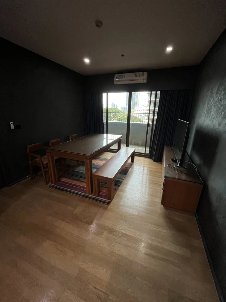 Urgent sale: Noble Solo Thonglor! Luxury condo in the heart of lifestyle, convenient transportation. Don't miss it!