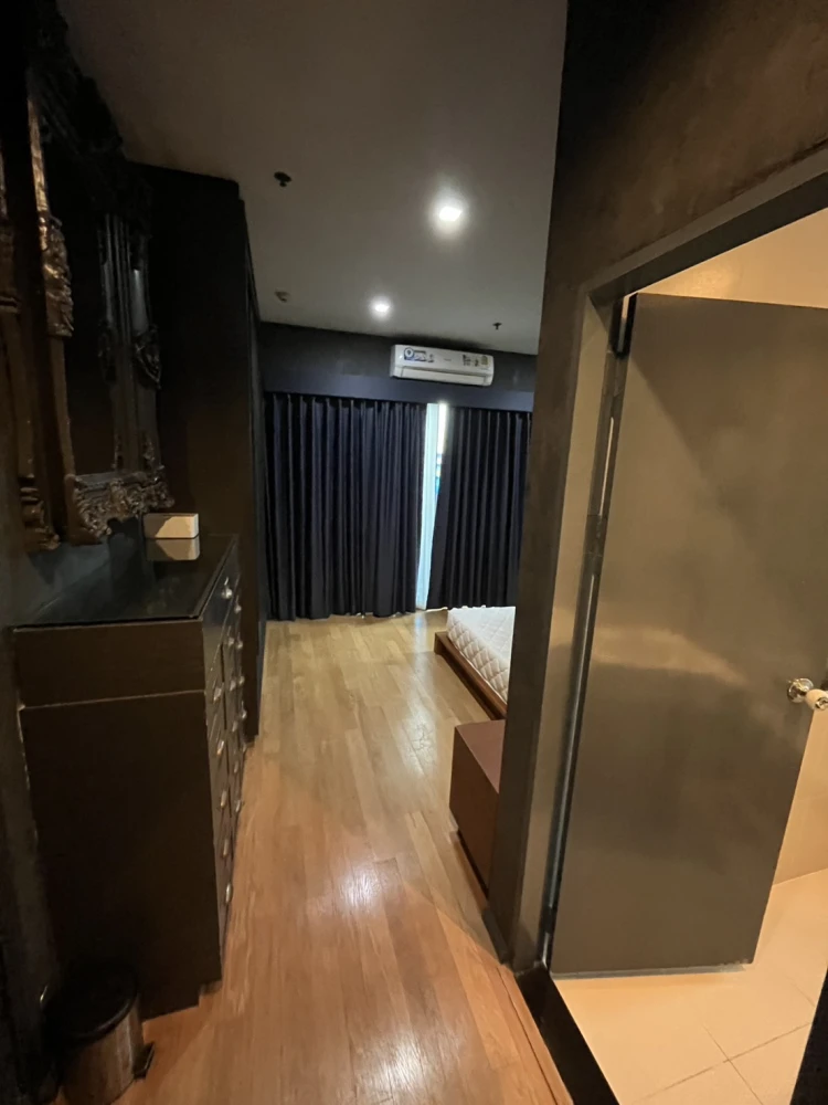 Urgent sale: Noble Solo Thonglor! Luxury condo in the heart of lifestyle, convenient transportation. Don't miss it!