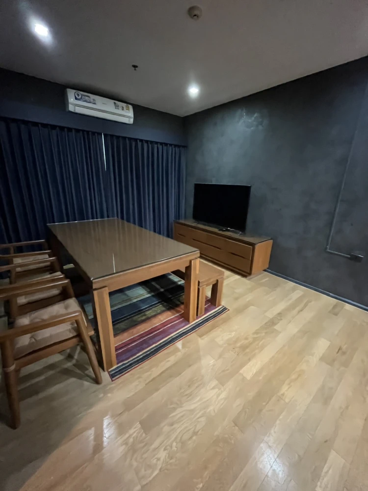 Urgent sale: Noble Solo Thonglor! Luxury condo in the heart of lifestyle, convenient transportation. Don't miss it!