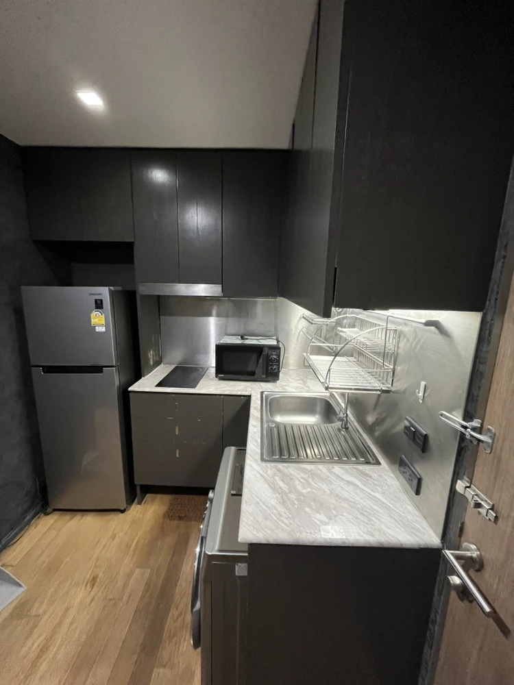 Urgent sale: Noble Solo Thonglor! Luxury condo in the heart of lifestyle, convenient transportation. Don't miss it!