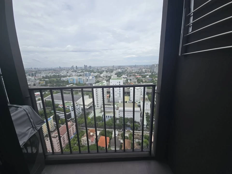 Urgent sale: Nue Noble Ngamwongwan, 34th floor, Panorama city view. Come and own it today.