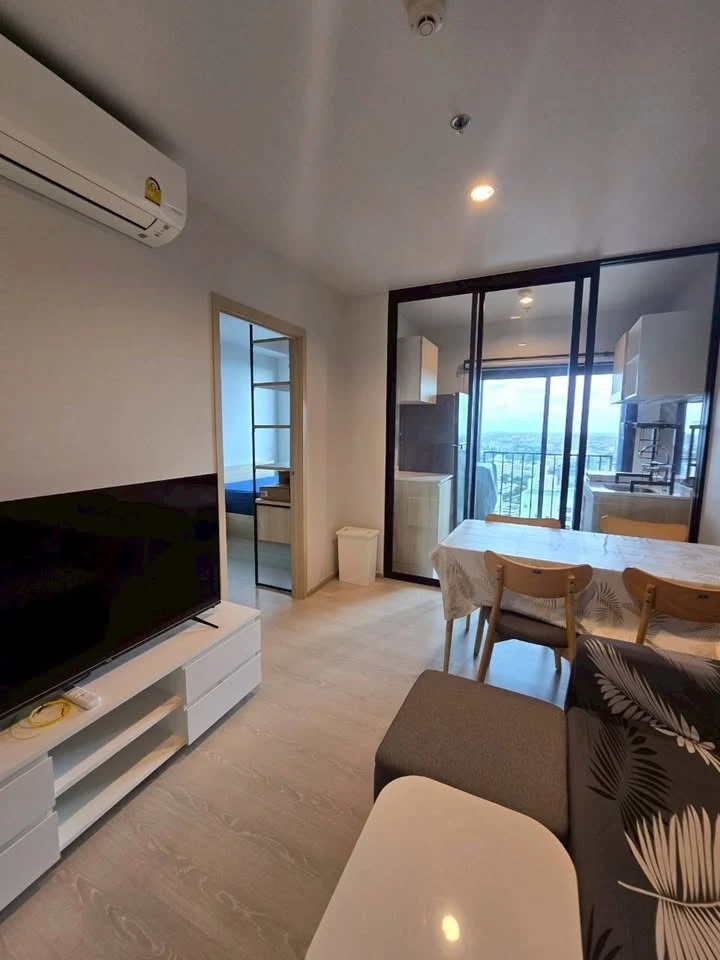 Urgent sale: Nue Noble Ngamwongwan, 34th floor, Panorama city view. Come and own it today.
