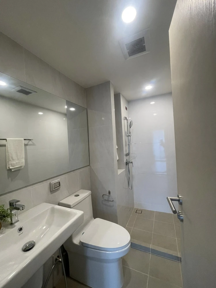 Urgent sale! Origin Play Sri Udom Station, ready to move in, complete amenities, good price, reserve now!