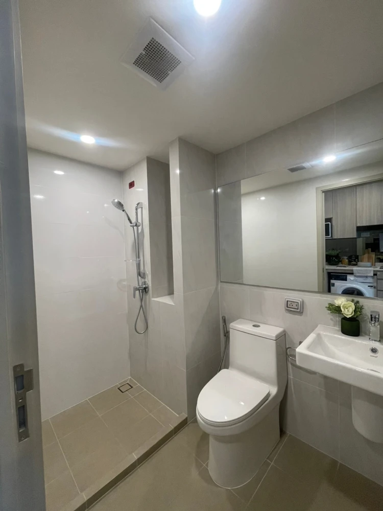 Urgent sale! Origin Play Sri Udom Station condo for sale. Ready to move in, fully furnished, great price. Book now, don't miss out!