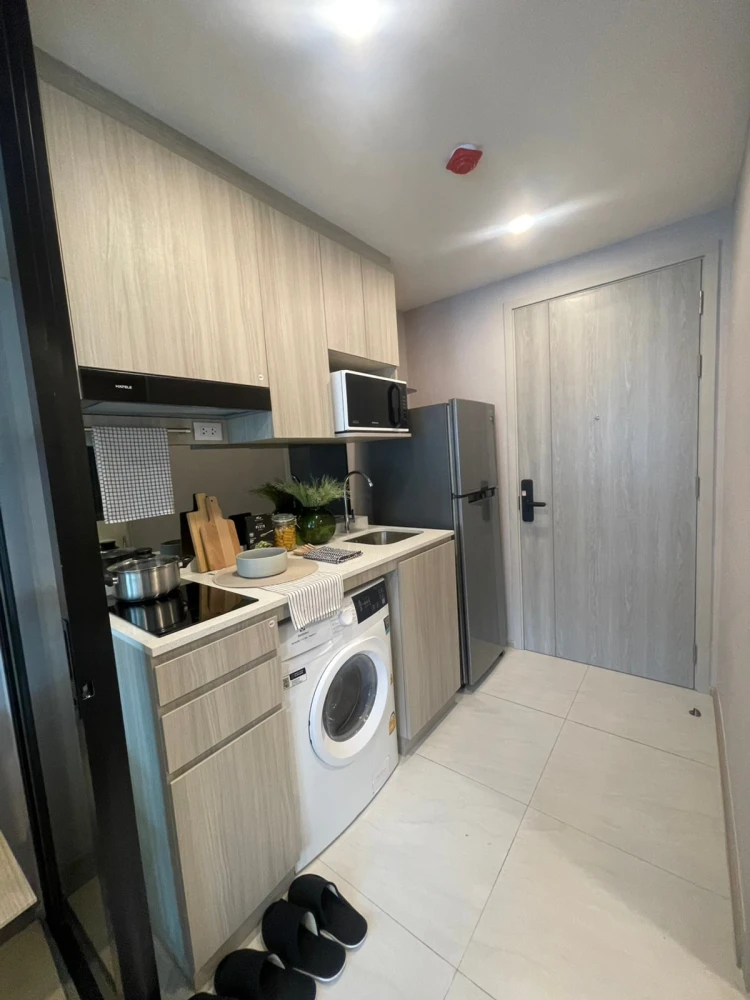 Urgent sale! Origin Play Sri Udom Station condo for sale. Ready to move in, fully furnished, great price. Book now, don't miss out!