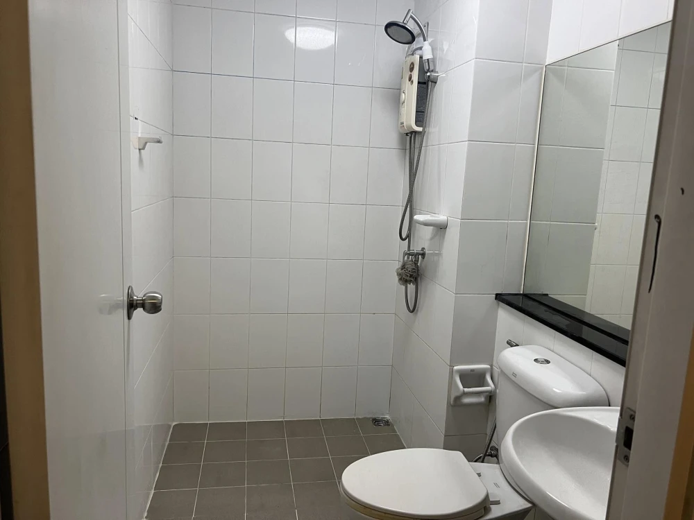 Urgent sale! Plum Condo Paholyothin 89, corner unit, very private. Amazing price! Own it today!