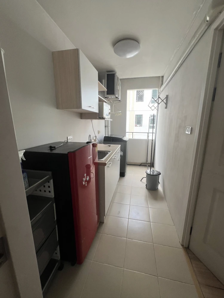 Urgent sale! Plum Condo Paholyothin 89, corner unit, very private. Amazing price! Own it today!