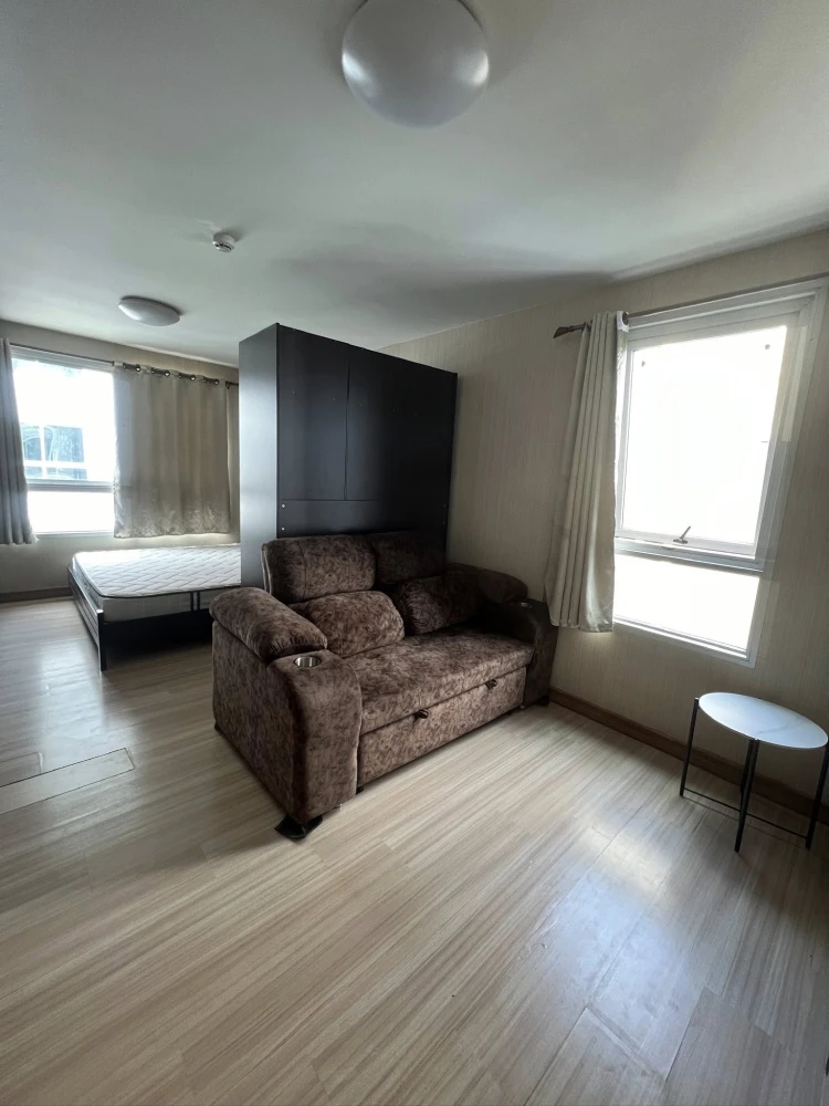 Urgent sale! Plum Condo Paholyothin 89, corner unit, very private. Amazing price! Own it today!