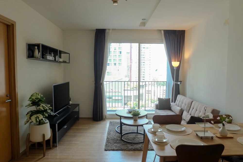 Urgent sale! Siri @ Sukhumvit. Large, comfortable rooms with efficient use of space. Affordable prices. Own yours today!