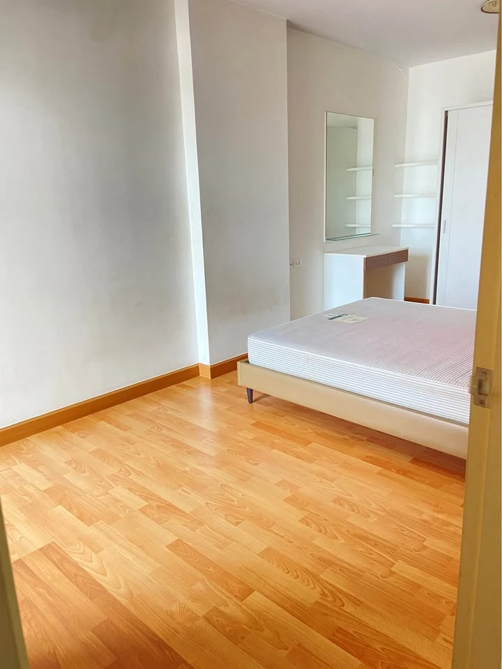 Urgent sale! Supalai City Resort Ratchada, ready to move in, fully equipped with amenities. Come reserve now, don't miss out!