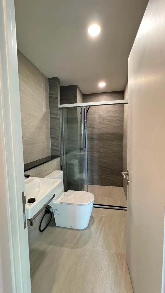 Urgent sale! Supalai Park Ekkamai-Thonglor. Spacious rooms with efficient use of space. Convenient and complete amenities all in one place. Book now!