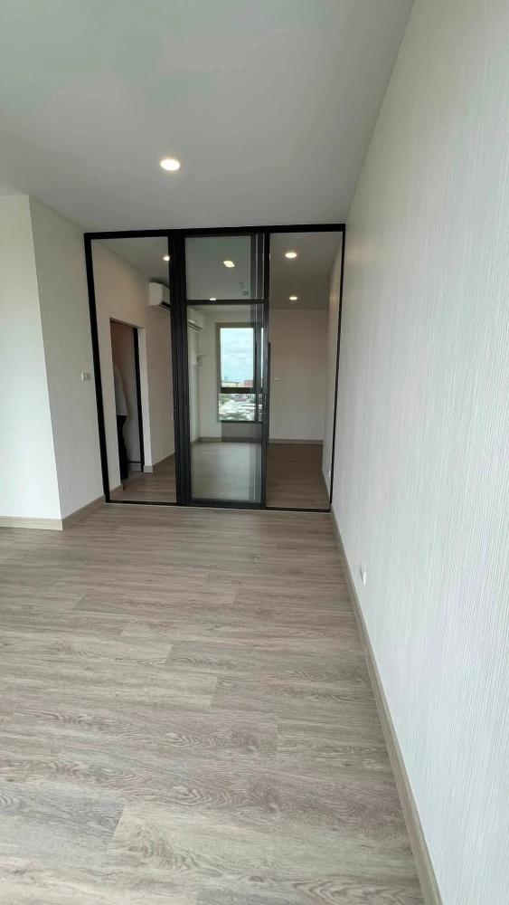 Urgent sale! Supalai Park Ekkamai-Thonglor. Spacious rooms with efficient use of space. Convenient and complete amenities all in one place. Book now!