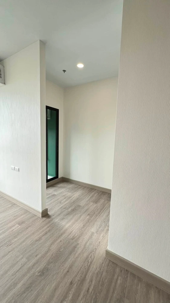 Urgent sale! Supalai Park Ekkamai-Thonglor. Spacious rooms with efficient use of space. Convenient and complete amenities all in one place. Book now!