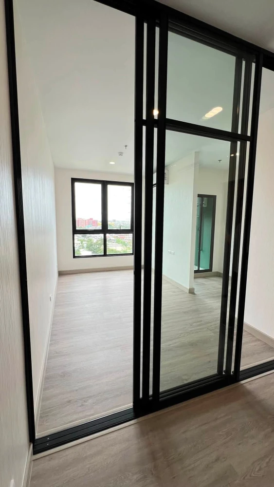 Urgent sale! Supalai Park Ekkamai-Thonglor. Spacious rooms with efficient use of space. Convenient and complete amenities all in one place. Book now!