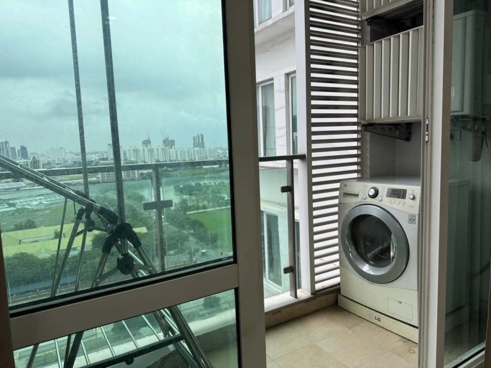 Urgent sale! TC Green Rama 9, fully furnished unit with high-quality built-in furniture. Book today! Don't miss out!