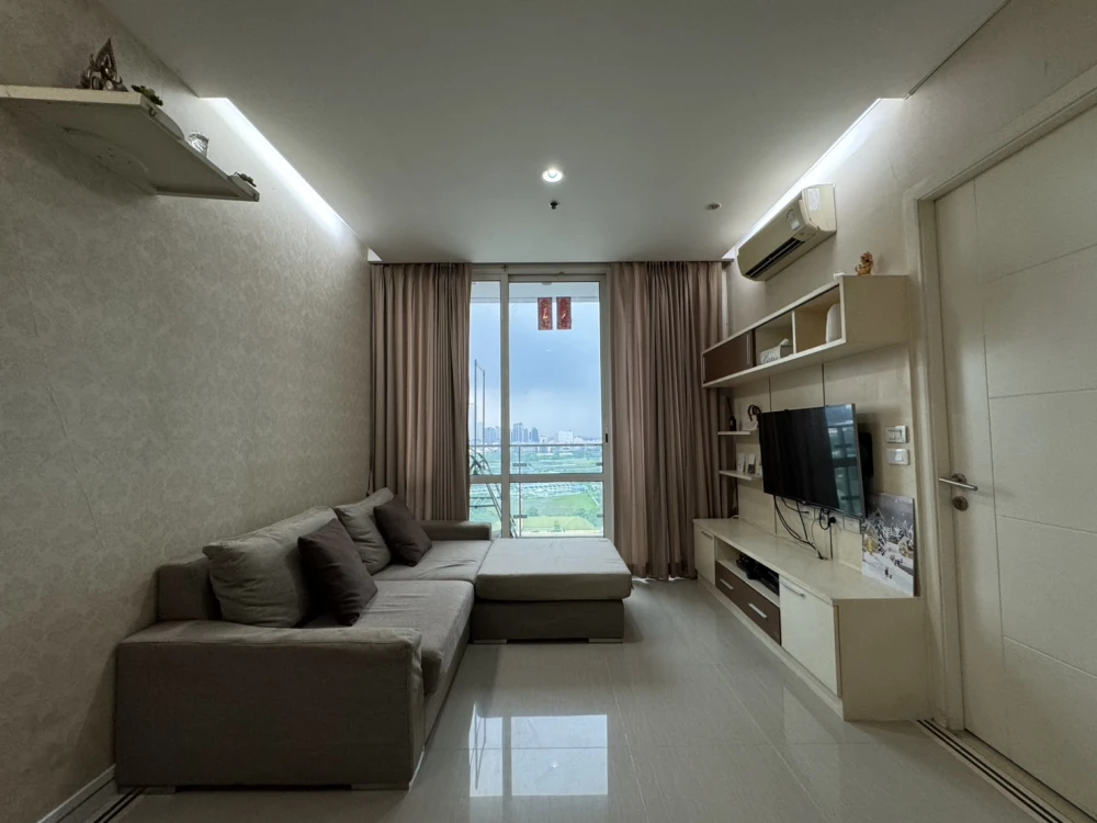 Urgent sale! TC Green Rama 9, fully furnished unit with high-quality built-in furniture. Book today! Don't miss out!