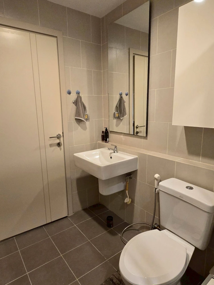Urgent sale! The Base Rama 9 - Ramkhamhaeng. Ready-to-move-in units with complete amenities. Book yours today!