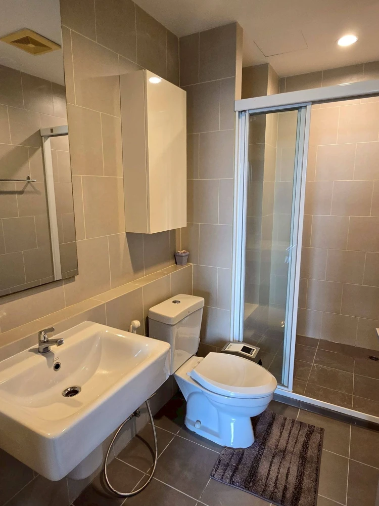 Urgent sale! The Base Rama 9 - Ramkhamhaeng. Ready-to-move-in units with complete amenities. Book yours today!