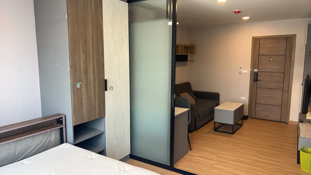 Urgent sale! The Cube Loft Srinakarin-Theparak. Well-separated rooms with perfectly divided zones. Become the owner today!