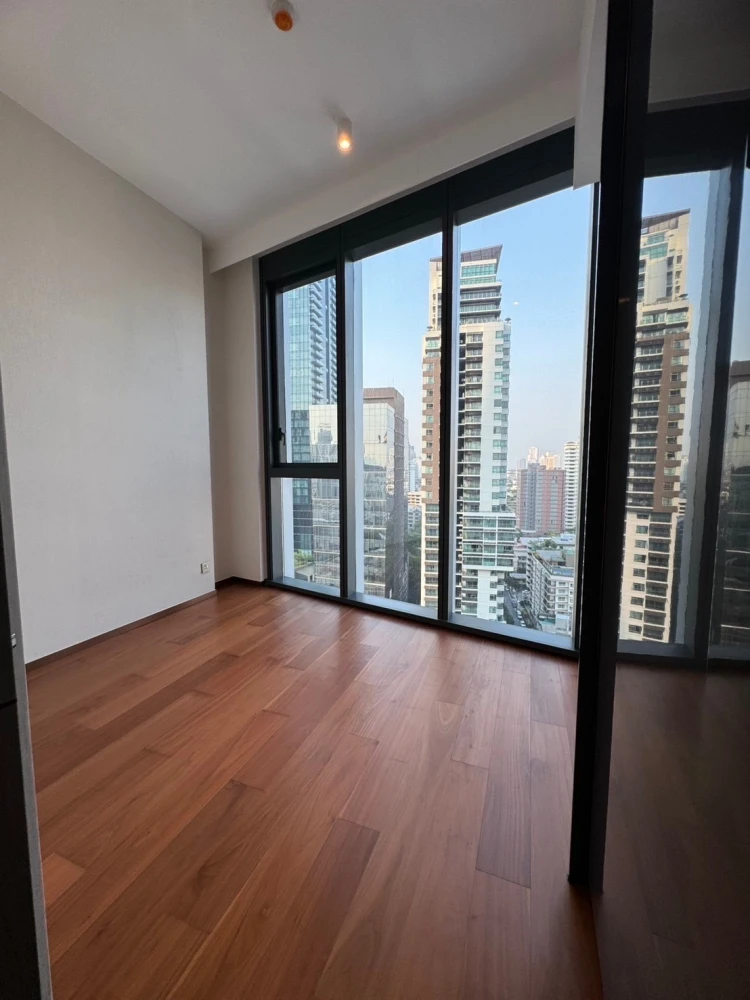 Urgent sale: The Estelle Phrom Phong, empty room, lots of usable space, comes with a private passenger elevator. Buy now.