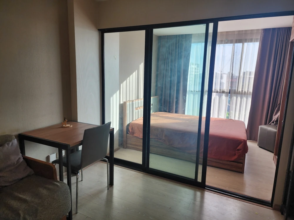 Urgent sale: The Excel Parc Lasalle 19, corner room, private, 5th floor, view outside the condo, come and reserve now.