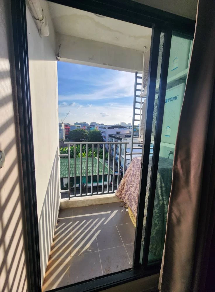 Urgent sale: The Excel Parc Lasalle 19, corner room, private, 5th floor, view outside the condo, come and reserve now.