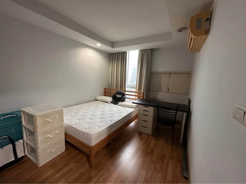 Urgent sale! The Kris 2 Ratchadaphisek 17, large room, comfortable living, comes with lots of usable space. Come and reserve it now!