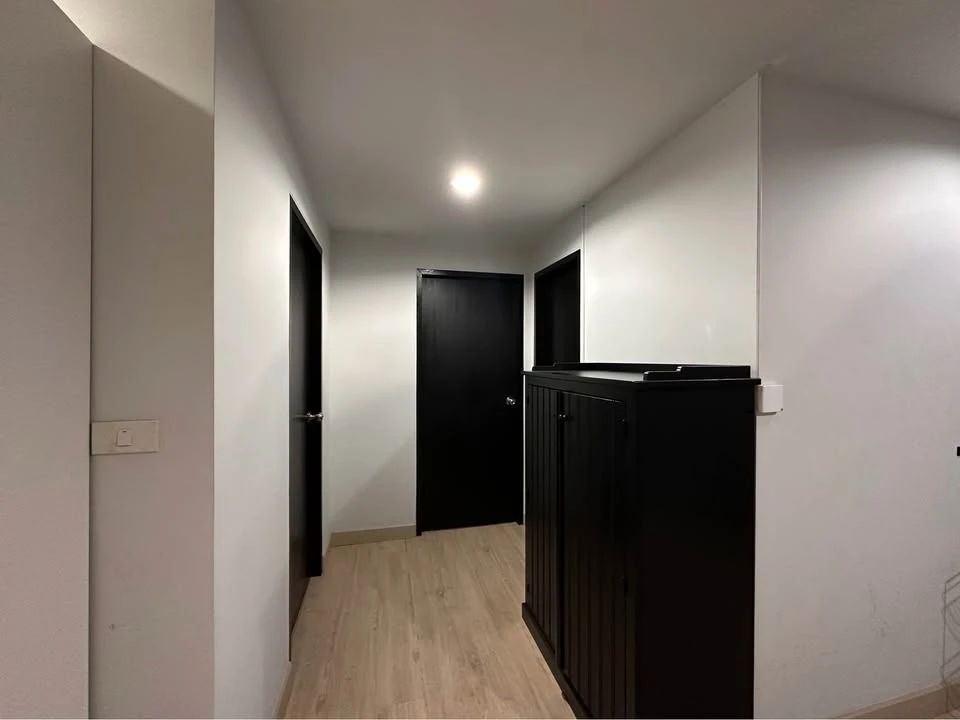 Urgent sale! The Kris 2 Ratchadaphisek 17, large room, comfortable living, comes with lots of usable space. Come and reserve it now!