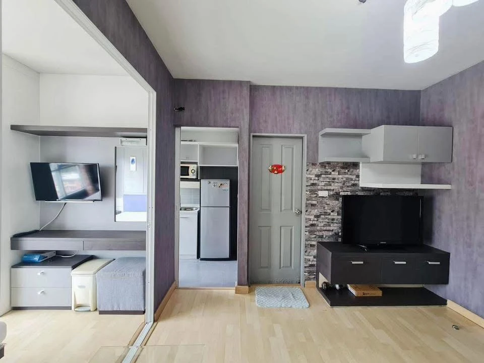 Urgent sale: The Leaf Pattanakarn, separate rooms with good wallpaper. Come and reserve today.