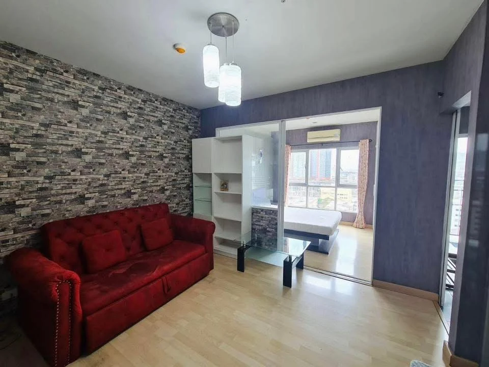 Urgent sale: The Leaf Pattanakarn, separate rooms with good wallpaper. Come and reserve today.