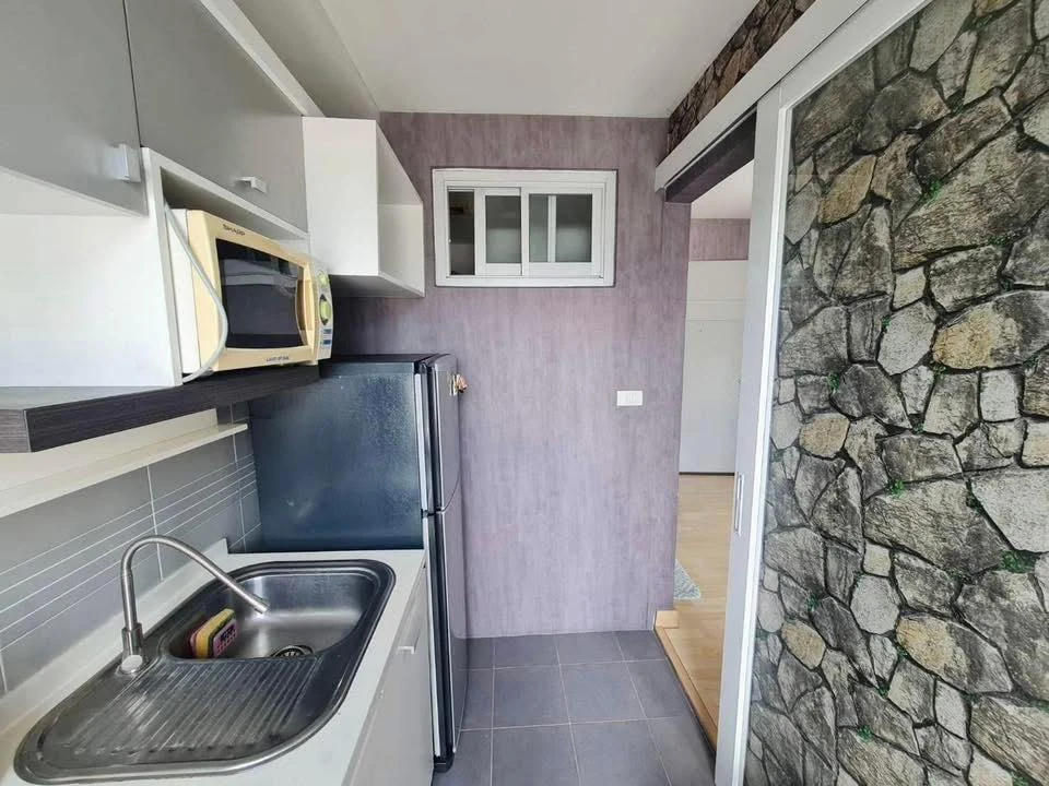 Urgent sale: The Leaf Pattanakarn, separate rooms with good wallpaper. Come and reserve today.