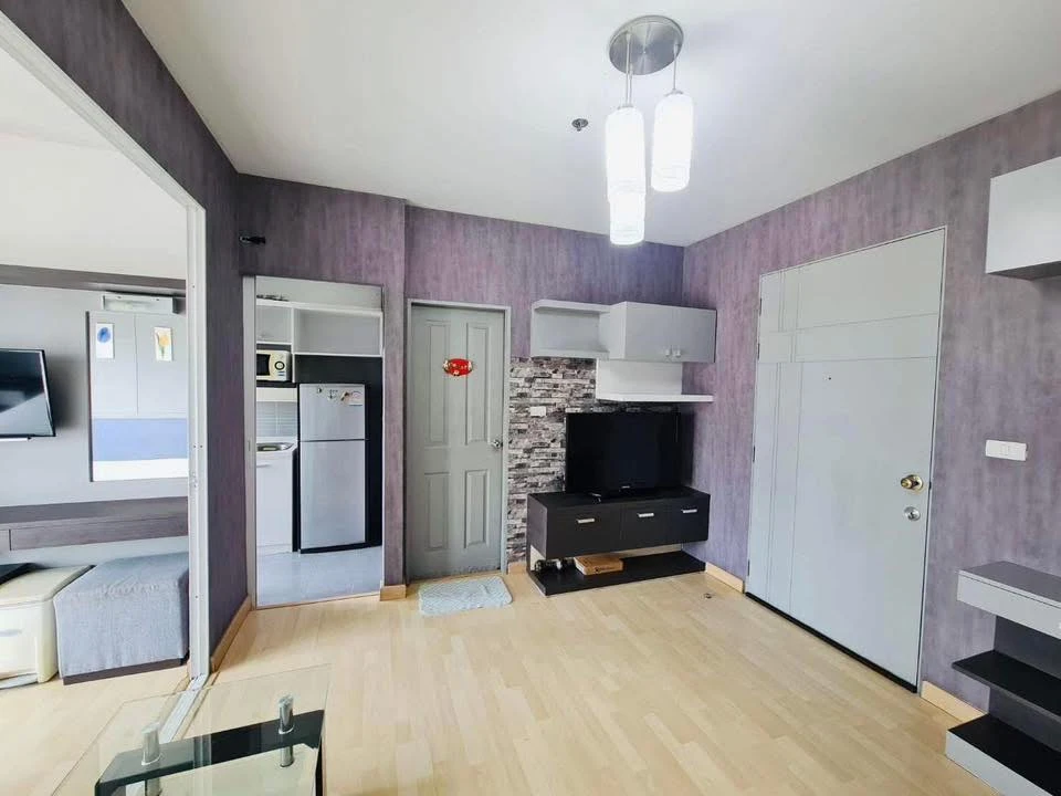 Urgent sale: The Leaf Pattanakarn, separate rooms with good wallpaper. Come and reserve today.
