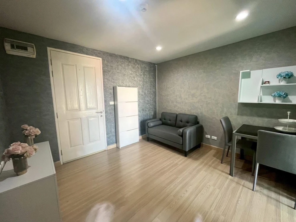 Urgent sale! The Niche Mono Bangna. Large, comfortable rooms with ample living space. Own yours today! Don't miss out!