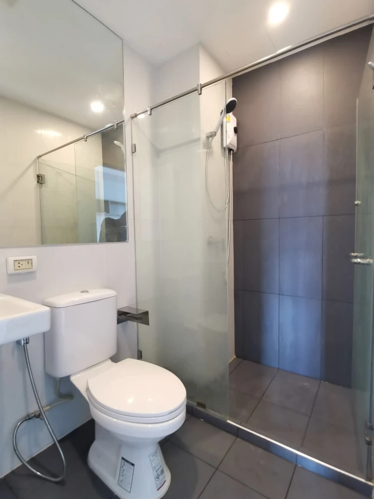 Urgent sale rent! The Origin Ram 209 interchange, studio room on the 9th floor, comes with a special price. Hurry and reserve now, don't miss out!