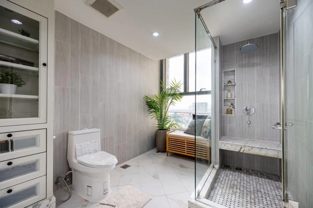 Urgent sale! The Pano Rama 3, beautifully decorated unit with high-quality built-in furniture, panoramic views of the Chao Phraya River and Bhumibol B