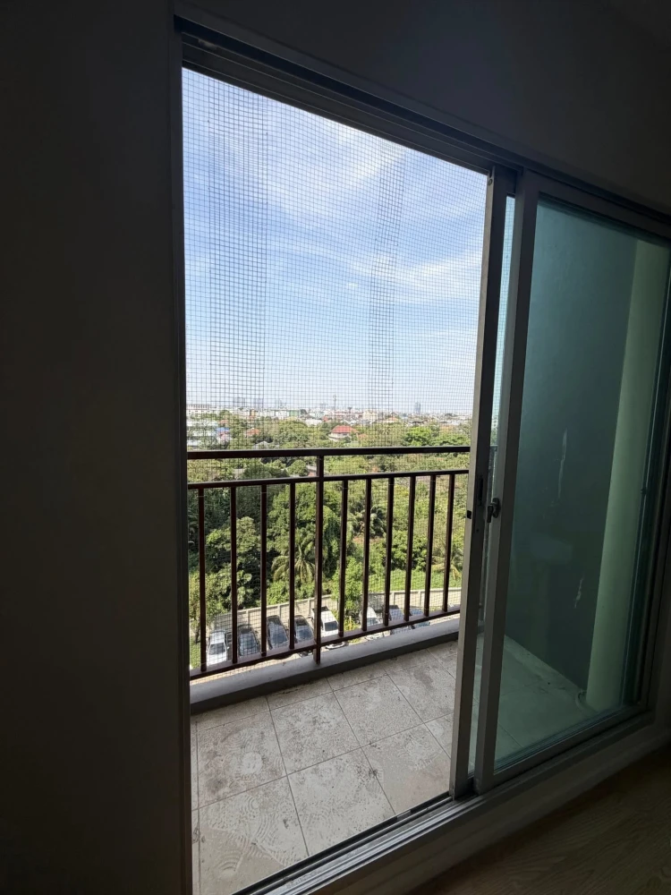 Urgent sale! The Parkland Lite Sukhumvit – Paknam, 7th floor, pool and city view. Well-designed floor plan with clearly separated bedrooms. Book now!