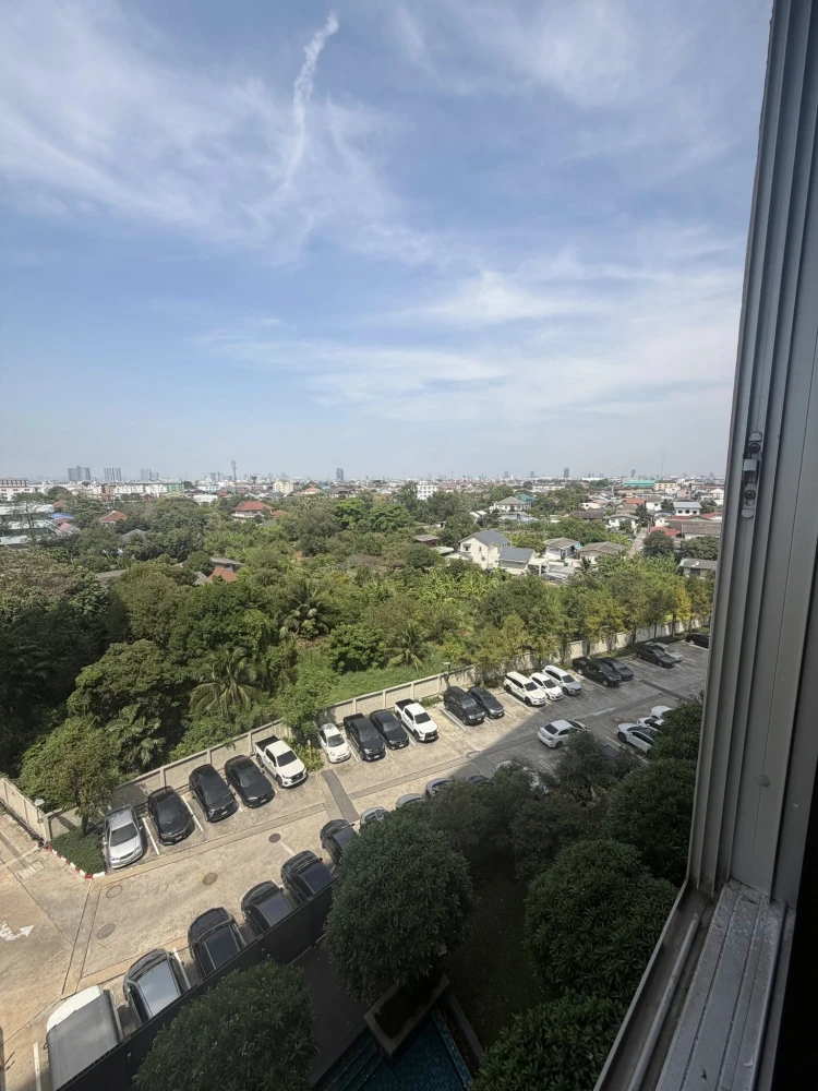 Urgent sale! The Parkland Lite Sukhumvit – Paknam, 7th floor, pool and city view. Well-designed floor plan with clearly separated bedrooms. Book now!