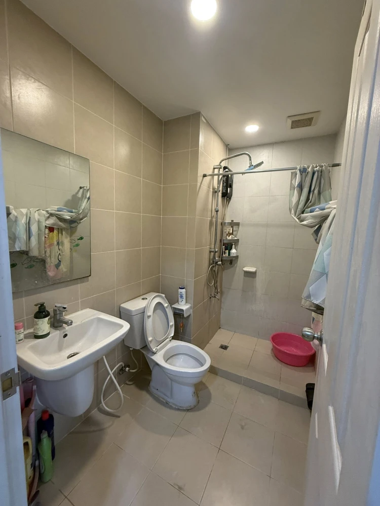 Urgent sale! The Parkland Lite Sukhumvit – Paknam, 7th floor, pool and city view. Well-designed floor plan with clearly separated bedrooms. Book now!