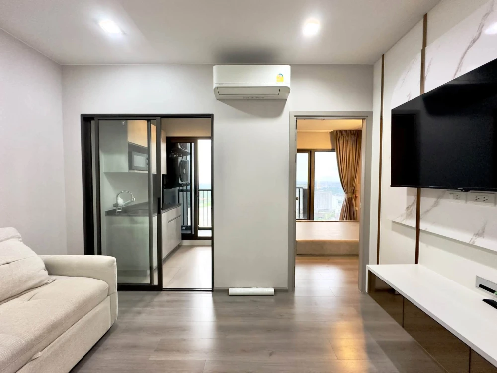 Urgent sale: The Politan Aqua. High-quality built-in furnishings, 43rd floor, river view. Full facilities included. Book now!