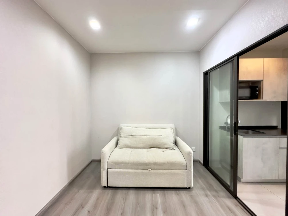 Urgent sale: The Politan Aqua. High-quality built-in furnishings, 43rd floor, river view. Full facilities included. Book now!