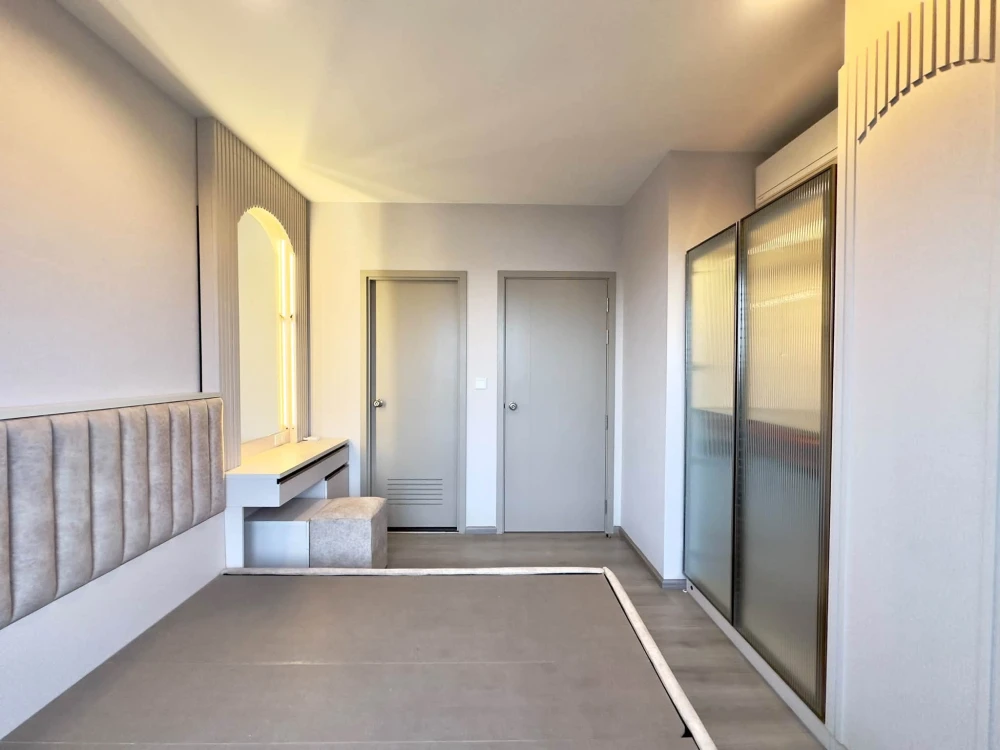 Urgent sale: The Politan Aqua. High-quality built-in furnishings, 43rd floor, river view. Full facilities included. Book now!