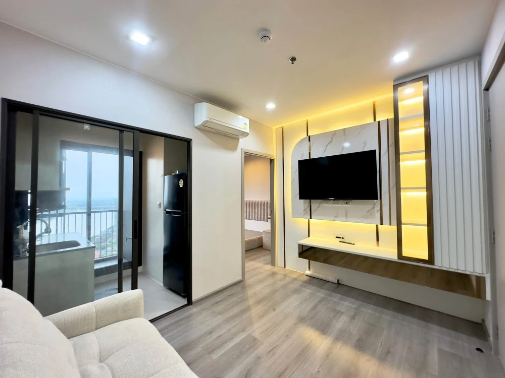 Urgent sale: The Politan Aqua. High-quality built-in furnishings, 43rd floor, river view. Full facilities included. Book now!