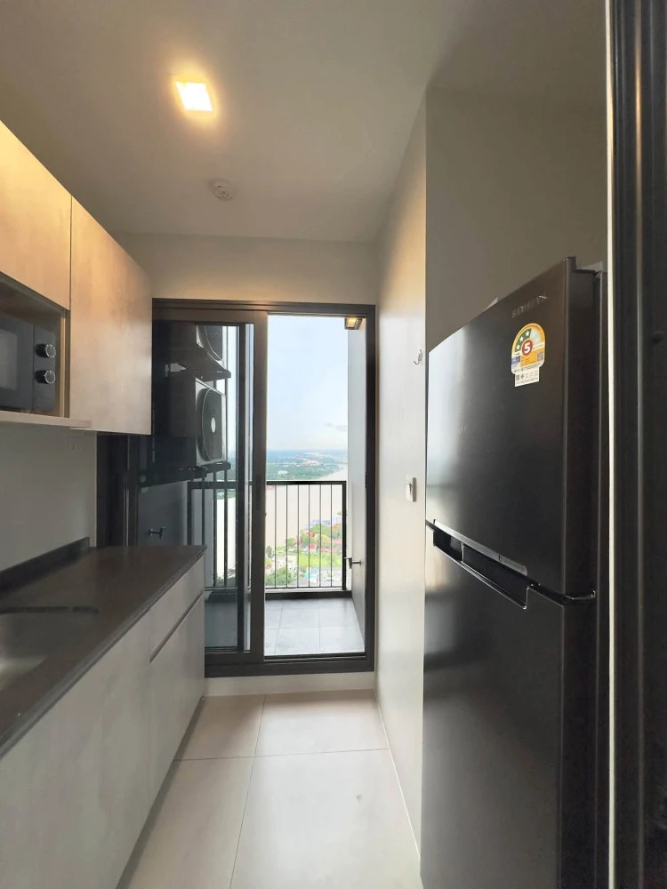 Urgent sale: The Politan Aqua. High-quality built-in furnishings, 43rd floor, river view. Full facilities included. Book now!