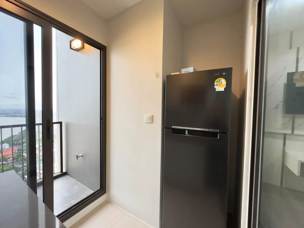 Urgent sale: The Politan Aqua. High-quality built-in furnishings, 43rd floor, river view. Full facilities included. Book now!